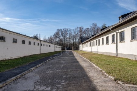 Téléchargez les photos : Dachau camp, le premier camp de concentration en Allemagne pendant la Seconde Guerre mondiale, bâtiments historiques cellules de prison. - en image libre de droit