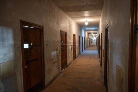 Lager Dachau, das erste Konzentrationslager in Deutschland während des Zweiten Weltkriegs, historische Gebäude Gefängniszellen.