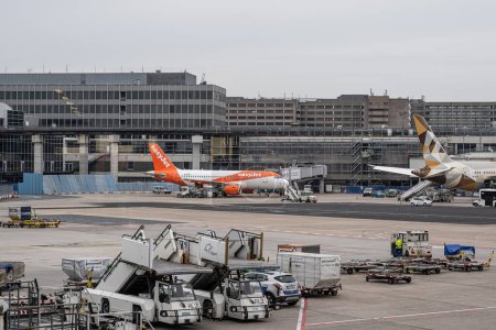 Foto de Frankfurt Alemania 29.10.19 Easy Jet avión de pasajeros de pie en el aeropuerto de Fraport a la espera de vuelo. - Imagen libre de derechos