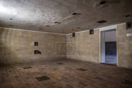 Das Innere einer Gaskammer im Konzentrationslager Dachau, Deutschland.