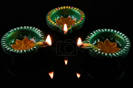 Diwali luces decoración con lámparas de colores