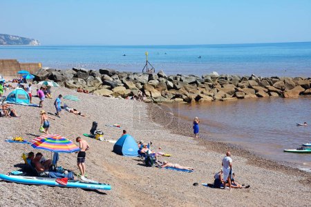 Photo for SIDMOUTH, UK - AUGUST 11, 2022 - Tourists relaxing on the beach and views along the coast, Sidmouth, Devon, UK, Europe, August 11, 2022. - Royalty Free Image
