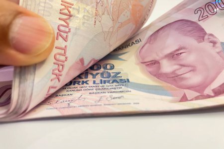 Türkische Lira 200 Banknote. Verständnis ihrer Rolle in der türkischen Wirtschaft und ihrer historischen Bedeutung