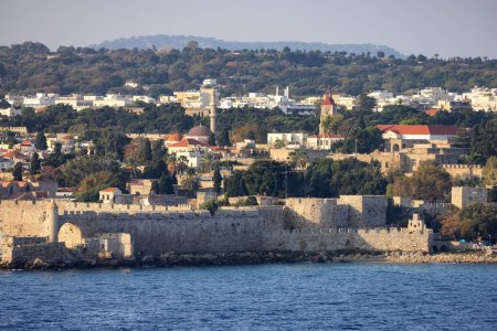 Téléchargez les photos : City on the Mediterranean Sea, Rhodes, Greece. - en image libre de droit