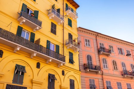 Téléchargez les photos : Colorful Residential Apartment Homes in Downtown Streets of La Spezia, Italy. Sunny Morning - en image libre de droit