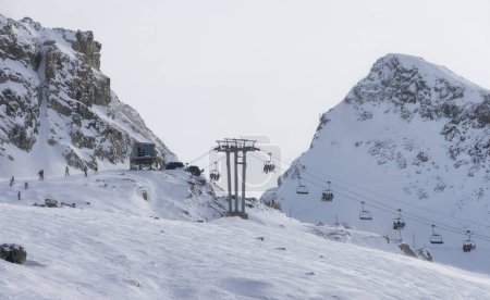 Téléchargez les photos : Top of Blackcomb Mountain Ski Resort. Winter Season. Whistler, British Columbia, Canada. - en image libre de droit