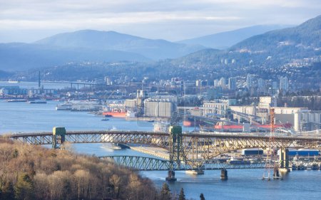 Téléchargez les photos : Burnaby, British Columbia, Canada - January 11, 2023: Second narrows bridge and Industrial Sites in the modern city. - en image libre de droit