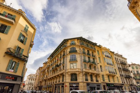 Téléchargez les photos : Nice, France - December 3, 2022: Old architectural buildings in the downtown city. Sunny Cloudy Sky. - en image libre de droit