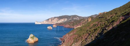 Foto de Rocky Cliffs on the Sea Coast. Sardinia, Italy. Nature Background Panorama - Imagen libre de derechos
