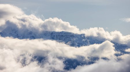 Foto de Tantalus Range covered in Snow and Clouds during Winter Season. Near Whistler and Squamish, British Columbia, Canada. Nature Background - Imagen libre de derechos