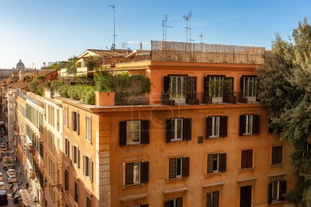 Foto de Residential Apartment Buildings in Downtown City of Rome, Italy. Sunny Fall Season day. - Imagen libre de derechos