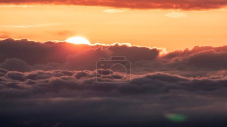 Téléchargez les photos : Aerial Cloudscape during morning Sunrise Sky. British Columbia, Canada. Nature Background - en image libre de droit