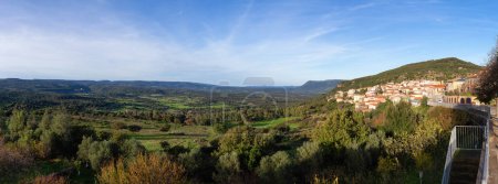 Foto de Small Town in the Countryside, Montresta, Sardinia, Italy. Sunny Fall Season Day. Panorama - Imagen libre de derechos