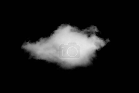 Téléchargez les photos : Nuage blanc isolé sur fond noir. Bon pour la création et la composition de l'atmosphère - en image libre de droit
