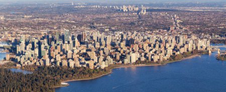 Gebäude in Urban City an der Westküste. Innenstadt von Vancouver, BC, Kanada. Luftaufnahme. Panorama.