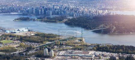 Téléchargez les photos : Stanley Park, Lions Gate Bridge et Downtown City sur la côte ouest de l'océan Pacifique. Aérien. Vancouver, Colombie-Britannique, Canada. - en image libre de droit