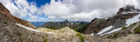 Téléchargez les photos : Paysage montagnard canadien. Nature Contexte. Howe Sound au nord de Vancouver, Colombie-Britannique, Canada. - en image libre de droit