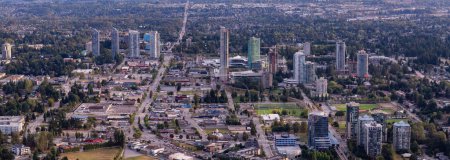 Foto de Vista aérea de Surrey Ccentral. Modern City Zona suburbana de Vancouver, Columbia Británica, Canadá. - Imagen libre de derechos