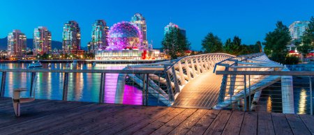 Foto de False Creek, Vancouver Downtown, Columbia Británica, Canadá. Noche. - Imagen libre de derechos