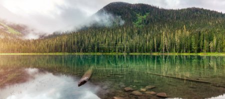 Téléchargez les photos : Joffre Lake, Colombie-Britannique, Canada. Paysage naturel canadien. Contexte Panorama - en image libre de droit