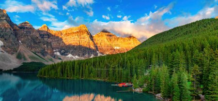Foto de Canadian Rocky Mountain Landscape. Nature Background. Alberta, Canadá. - Imagen libre de derechos
