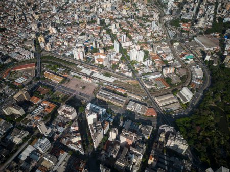 Téléchargez les photos : Beautiful drone aerial view to big city buildings and streets in Belo Horizonte, Minas Gerais, Brazil - en image libre de droit