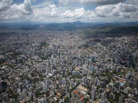 Foto de Beautiful drone aerial view to big city buildings and streets in Belo Horizonte, Minas Gerais, Brazil - Imagen libre de derechos