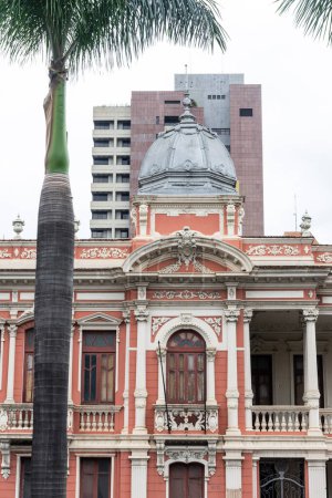 Foto de Hermosa vista al antiguo edificio histórico en la ciudad de Belo Horizonte, Minas Gerais, Brasil - Imagen libre de derechos