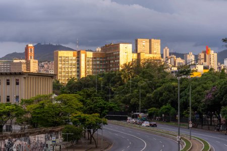 Téléchargez les photos : Beautiful view to buildings and street in urban city Belo Horizonte, Minas Gerais, Brazil - en image libre de droit