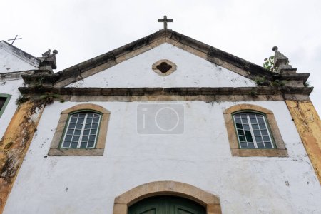 Téléchargez les photos : Beautiful view to old historic church building in small colonial town, Paraty, Rio de Janeiro, Brazil - en image libre de droit