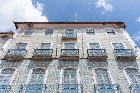 Foto de Beautiful view to facade of historic house building with blue tiles in downtown So Lus, Maranho, Brazil. - Imagen libre de derechos