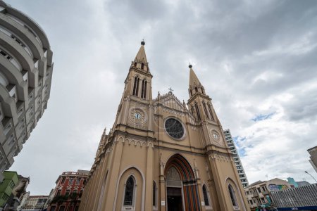 Téléchargez les photos : Belle vue sur la cathédrale historique de Curitiba, capitale de Paran, Brésil. - en image libre de droit