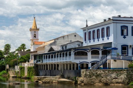 Téléchargez les photos : Belle vue sur les vieux bâtiments historiques de la ville et la rivière dans la petite ville de Morretes, Paran, Brésil. - en image libre de droit
