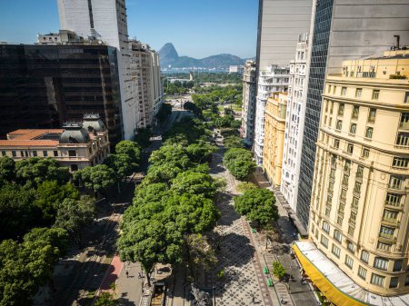 Foto de Hermosa vista aérea a edificios históricos modernos y antiguos en el centro de Río de Janeiro, Brasil - Imagen libre de derechos
