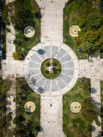 Foto de Hermosa vista aérea al parque verde Plaza de Mayo en el centro de Buenos Aires, Argentina - Imagen libre de derechos