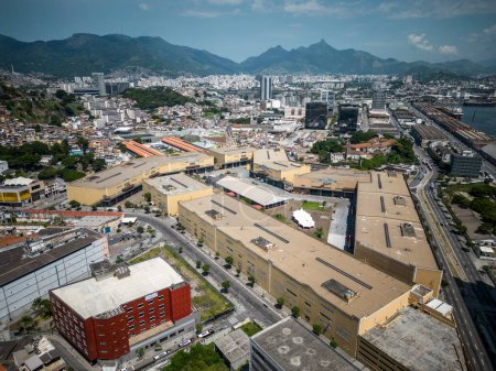Téléchargez les photos : Belle vue aérienne sur le bâtiment de la ville de Samba au centre-ville de Rio de Janeiro, Brésil - en image libre de droit