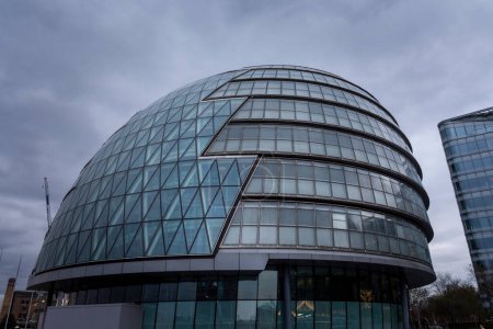 Foto de Hermosa vista al moderno edificio del City Hall en el centro de Londres, Inglaterra, Reino Unido - Imagen libre de derechos