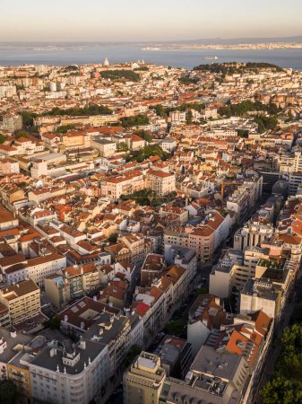 Téléchargez les photos : Belle vue aérienne sur les vieux bâtiments historiques de Lisbonne, Portugal - en image libre de droit