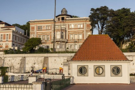 Foto de Hermosa vista a los antiguos edificios tradicionales en el centro de Lisboa, Portugal - Imagen libre de derechos
