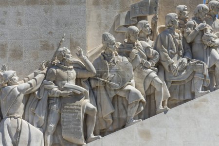 Foto de Hermosa vista al monumento Padro dos Descobrimentos junto al río Tejo, Lisboa, Portugal. - Imagen libre de derechos