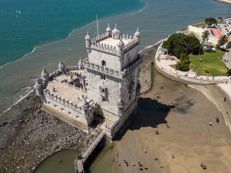 Téléchargez les photos : Belle vue sur la vieille tour historique de Belm à Lisbonne, Portugal. - en image libre de droit