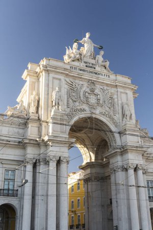 Téléchargez les photos : Belle vue sur le vieux monument historique de la place Comrcio, au centre-ville de Lisbonne, Portugal. - en image libre de droit