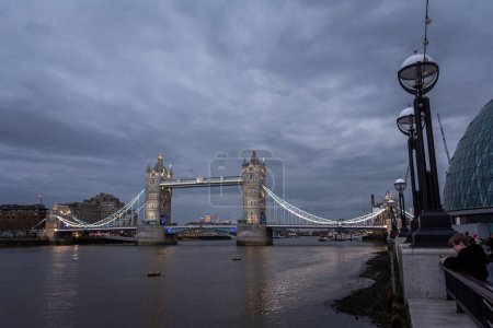 Téléchargez les photos : Belle vue sur le Tower Bridge sur la rivière Thames dans le centre de Londres, Angleterre, Royaume-Uni - en image libre de droit