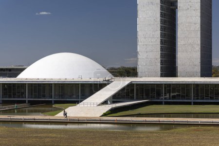 Téléchargez les photos : Belle vue sur l'architecture moderne Congrès national tours de bâtiment à Braslia, capitale du Brésil - en image libre de droit