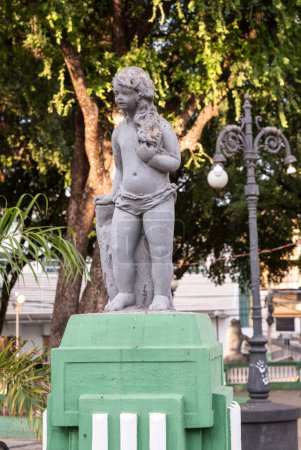 Téléchargez les photos : Vue sur la statue sur la place de la République au centre de Cuiab, capitale de l'État du Mato Grosso, Brésil - en image libre de droit
