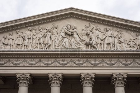 Téléchargez les photos : Belle vue sur la façade du bâtiment historique de la cathédrale de Plaza de Mayo, centre de Buenos Aires, Argentine - en image libre de droit