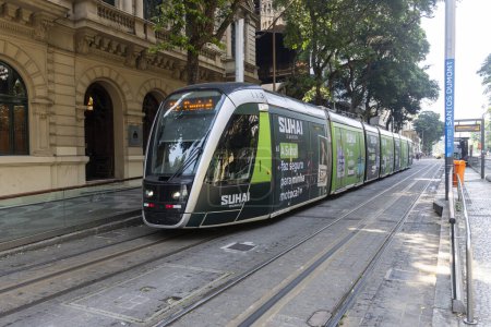 Téléchargez les photos : Tram VLT moderne (train) à Cinelandia, au centre-ville de Rio de Janeiro, Brésil - en image libre de droit