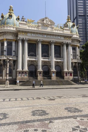 Téléchargez les photos : Belle vue sur l'opéra (théâtre municipal) bâtiment historique dans le centre-ville de Rio de Janeiro, Brésil - en image libre de droit