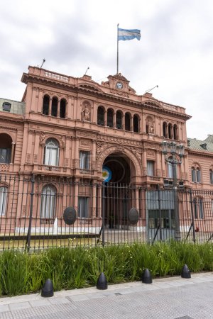 Foto de Hermosa vista al edificio del palacio presidencial Casa Rosada en el centro de Buenos Aires, Argentina - Imagen libre de derechos