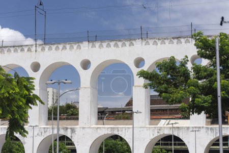 Blick auf das alte historische Aquädukt in Lapa, Innenstadt von Rio de Janeiro, Brasilien